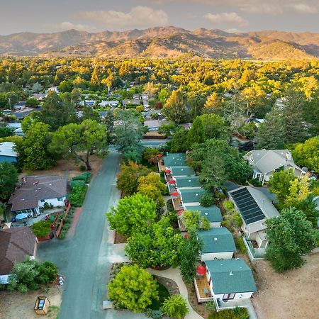 קליסטוגה Aurora Park Cottages מראה חיצוני תמונה