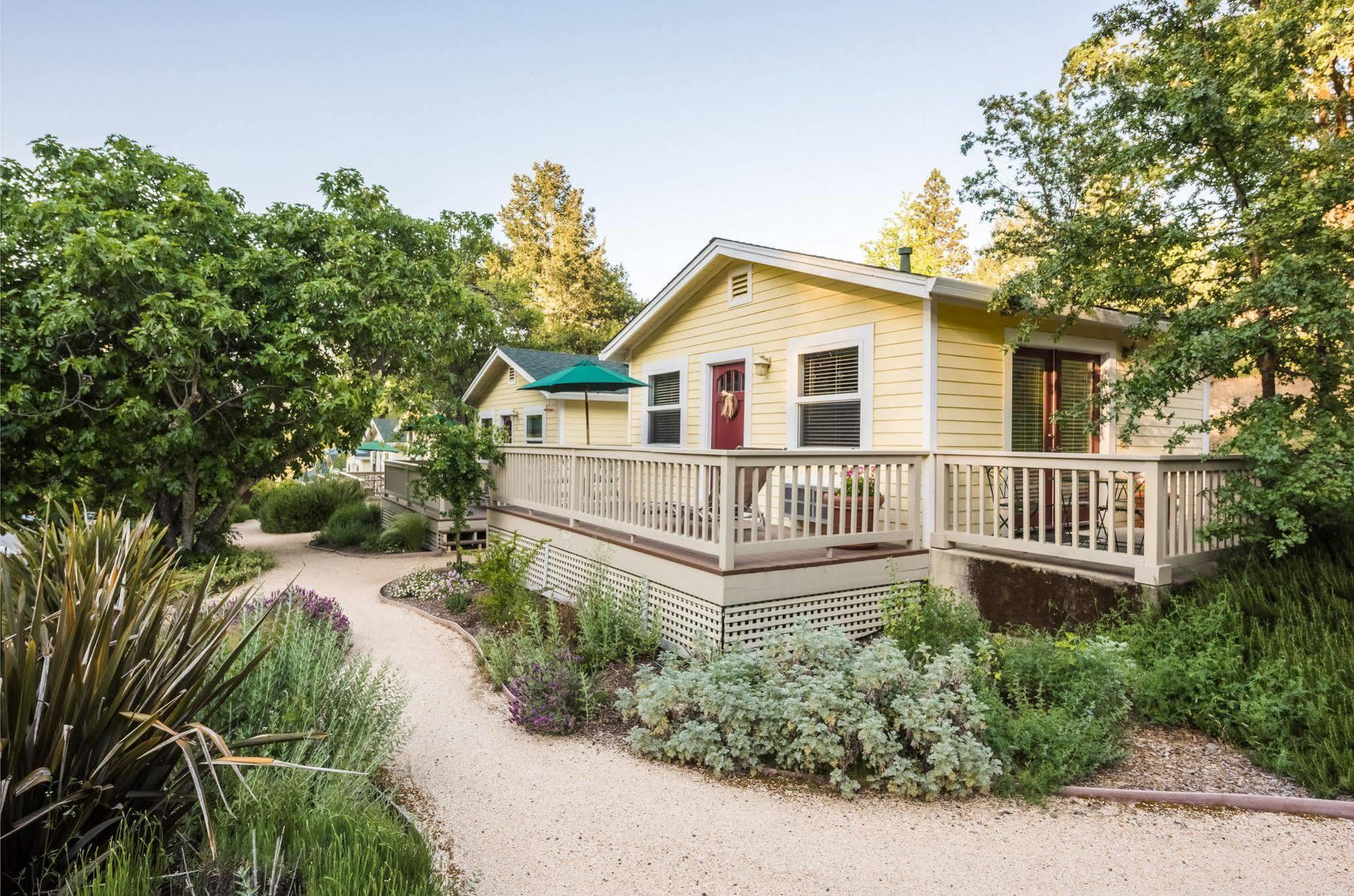 קליסטוגה Aurora Park Cottages מראה חיצוני תמונה
